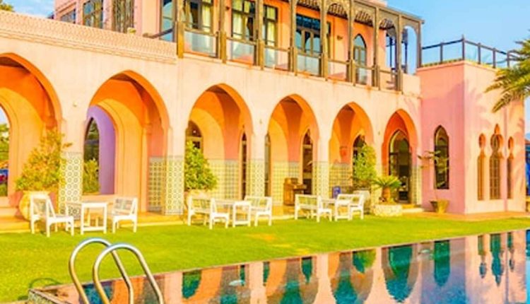 Pakistan hotel with swimming pool