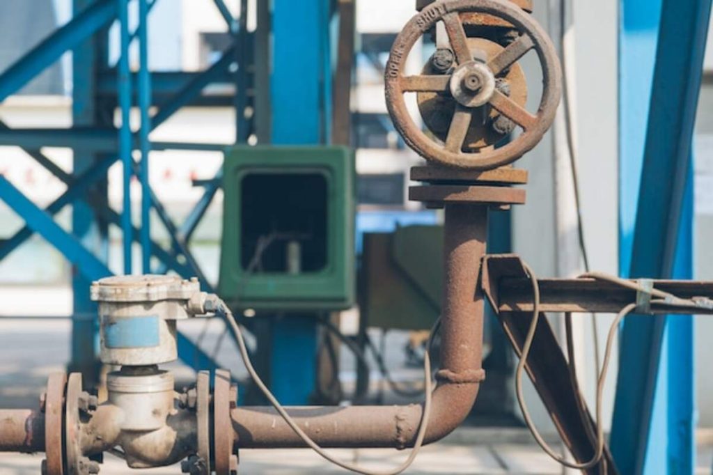 leak testing on ships