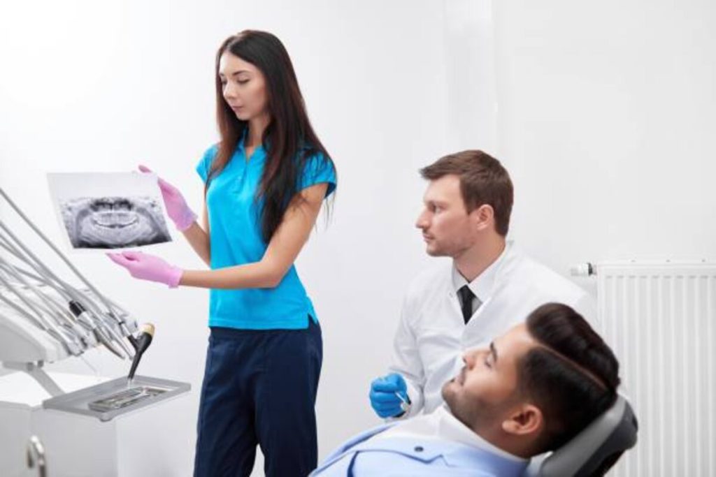 How to Find the Best Dental Implant Specialist Near Me in NYC