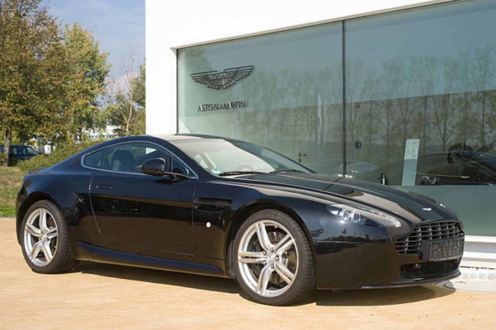 Aston Martin DBX 707