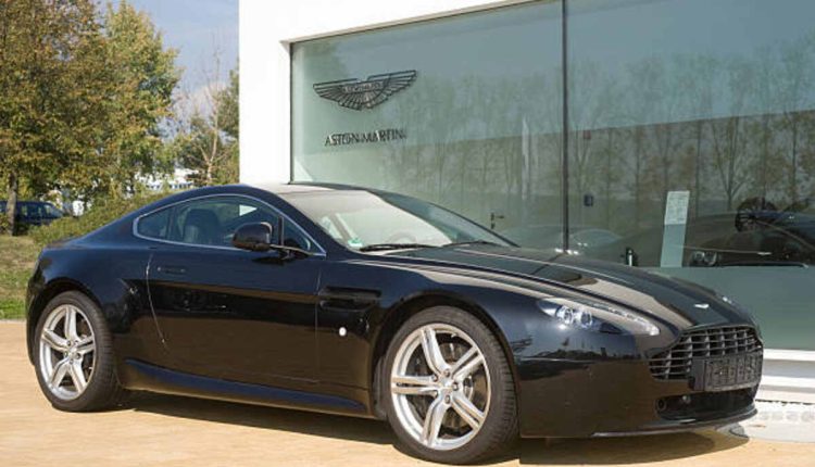 Aston Martin DBX 707
