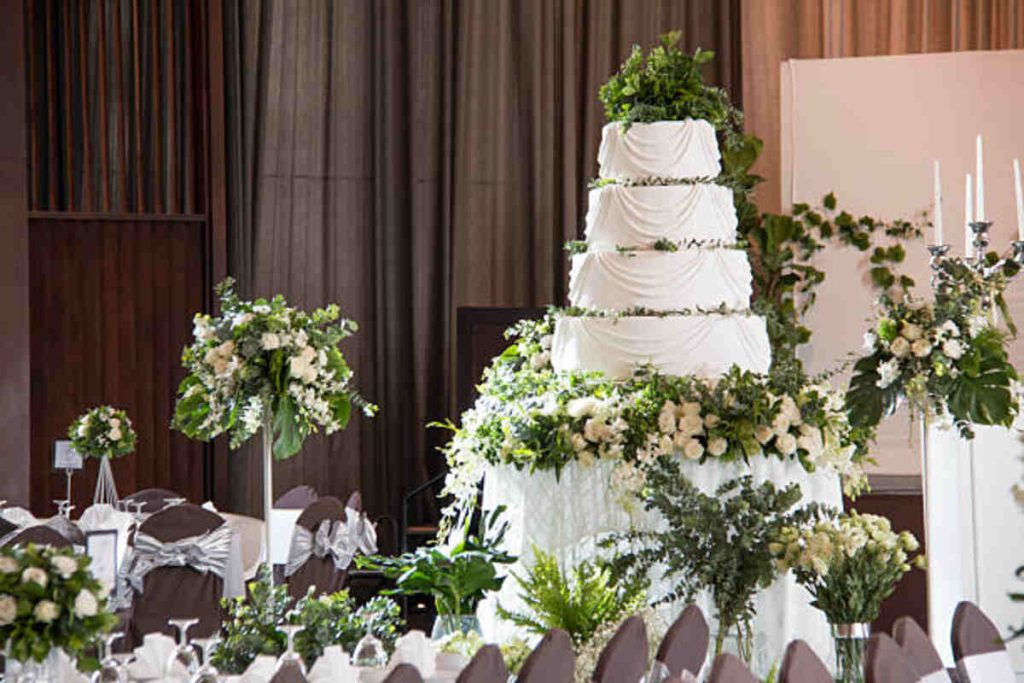 Cake Stand Adds Sophistication and Elegance