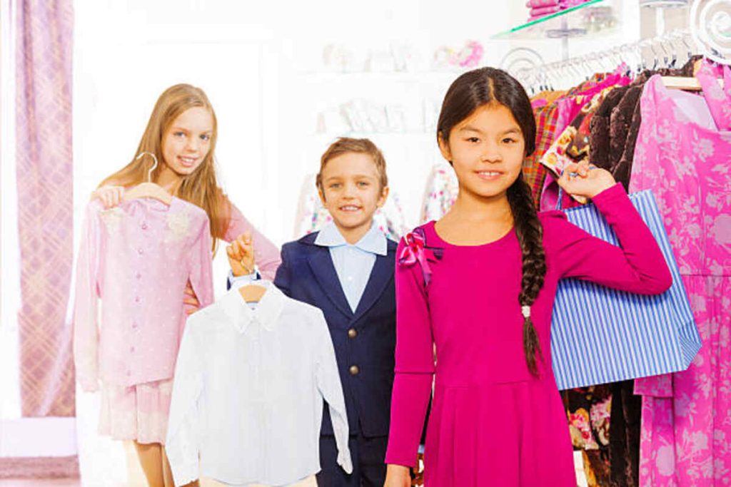 Choosing a Family Dress Set of 3