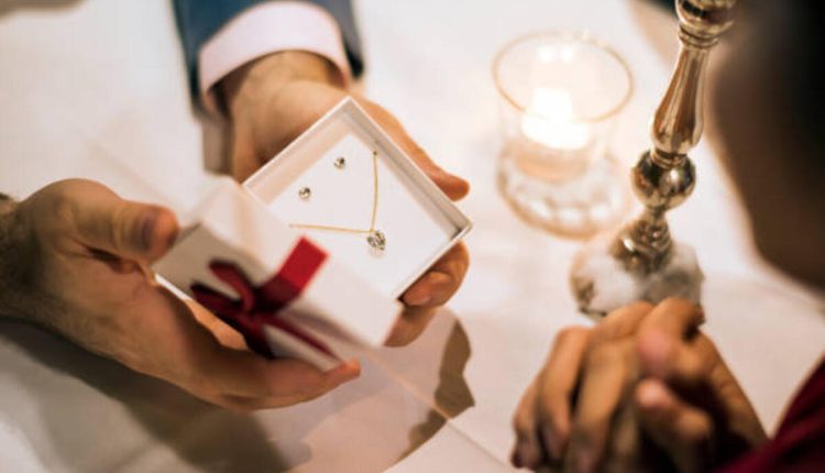 anniversary gifts for couples