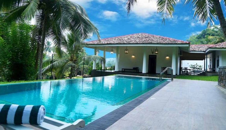 Can You Wear Contact Lenses in a Swimming Pool