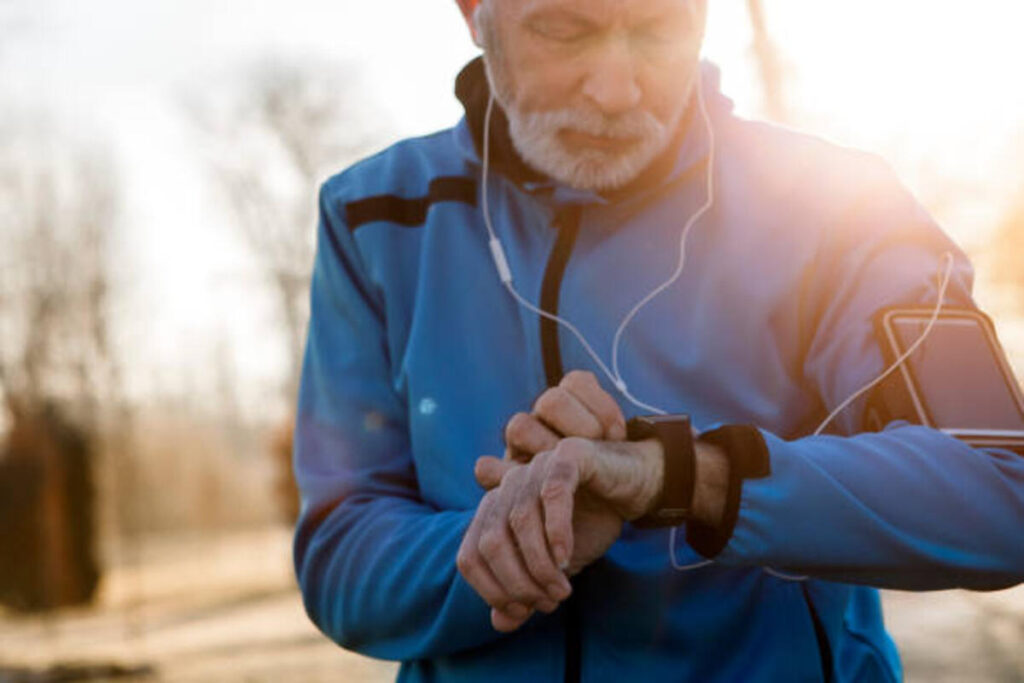 allows seniors and caregivers to track any potential issues