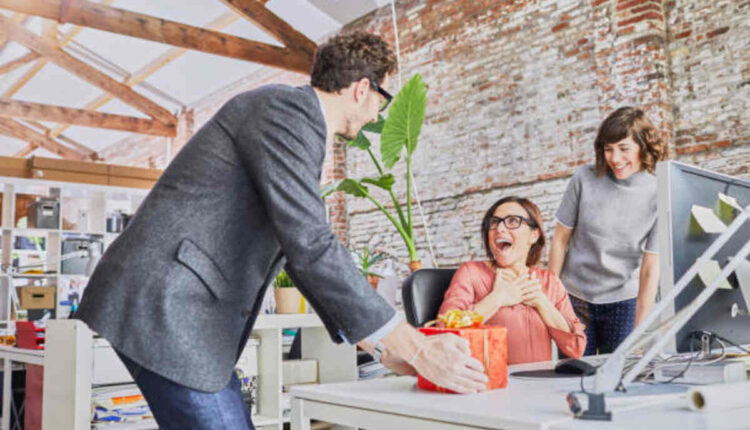 How Corporate Gifting Boosts Employee Morale Astonishing 7 Benefits